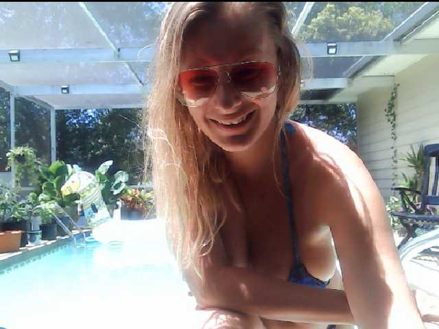 Photos GamerQueen HAI Lush on Lets play @Goal Topless dance and Jump in pool 1960