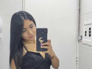 Chat vidéo érotique HelenaCyrus