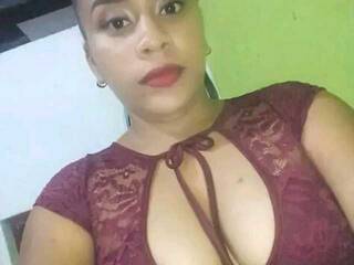 Chat vidéo érotique HiilaryRomero