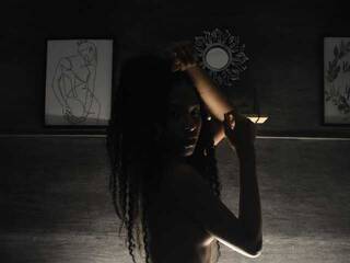 Chat vidéo érotique Hilary-9