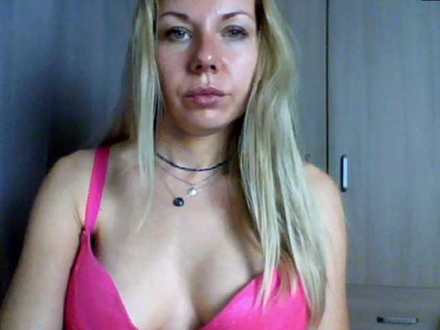 Photos HotDiana4U Sexy blond hottie - big natural tits - great ass - i love sex!,)