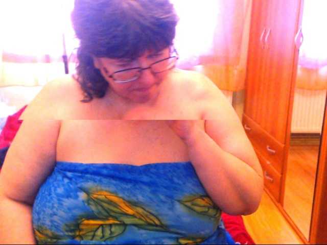 Captures d'écran de diffusion HugeTitsXXX