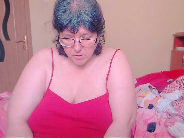 Captures d'écran de diffusion HugeTitsXXX