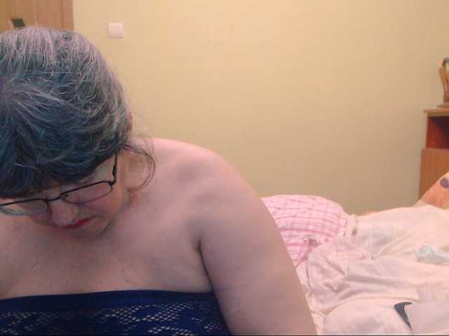 Captures d'écran de diffusion HugeTitsXXX