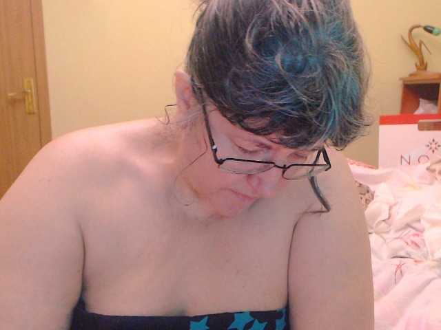 Captures d'écran de diffusion HugeTitsXXX