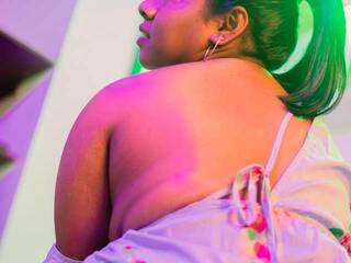 Chat vidéo érotique IndiraVermutt