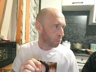 Chat vidéo érotique Innokentiy449