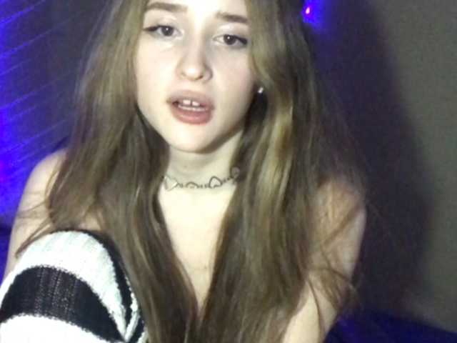 Captures d'écran de diffusion Ivanka-Chan