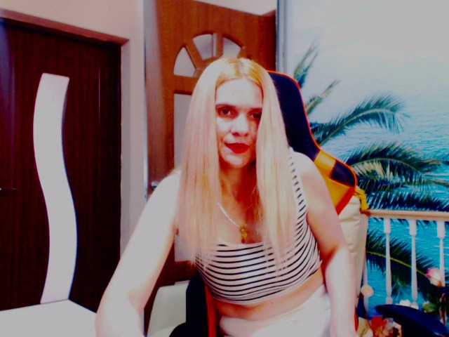 Photos juliahot32 hey guys, welcome here lets get fun ^