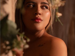 Chat vidéo érotique JuliethaTaylor