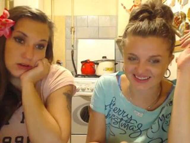 Captures d'écran de diffusion SEX-THREESOME