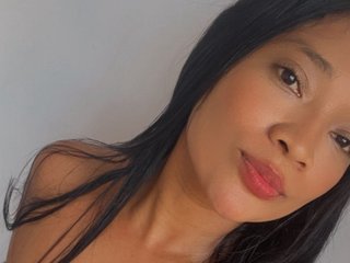 Chat vidéo érotique Katiiabigboobs