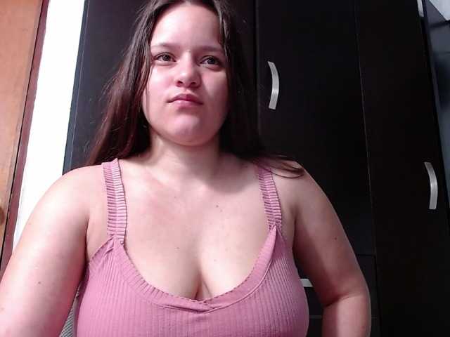 Photos Katybloss10 welcom happy New Year # bigtits#latina#lovense#c2c#curvy#chubby#shy#pvt