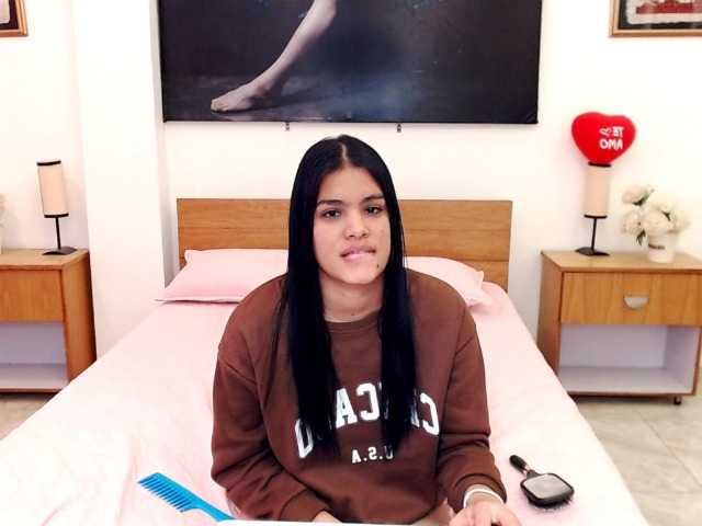 Photos KendraAndMishel Hello my loves, welcome everyone to my room, I hope we can play really well and you give me lots of tips.