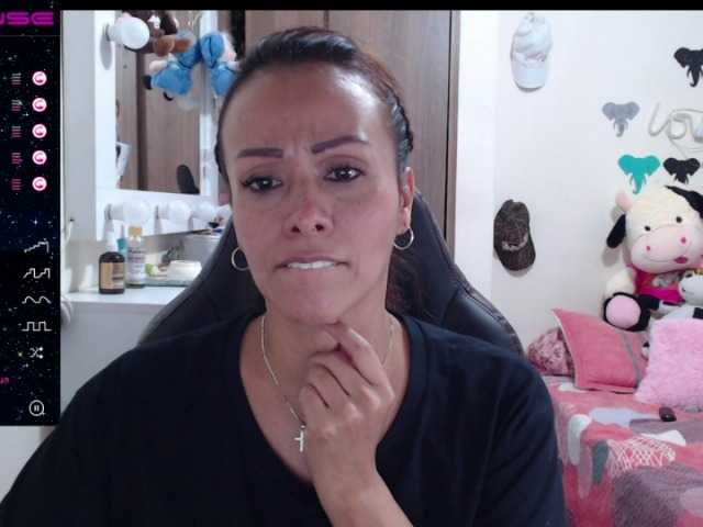 Captures d'écran de diffusion emmily_castro