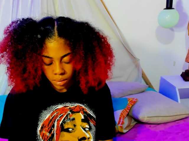 Captures d'écran de diffusion KhloeVega