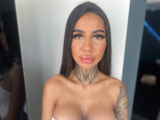 Chat vidéo érotique KiaraMoreno