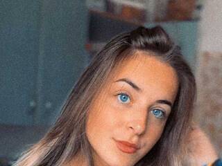 Chat vidéo érotique KileyMinoww