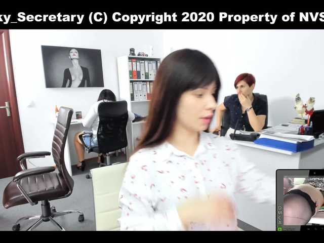 Captures d'écran de diffusion KinkyOffice