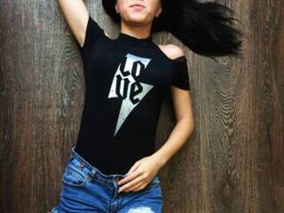 Chat vidéo érotique KiraCosmos