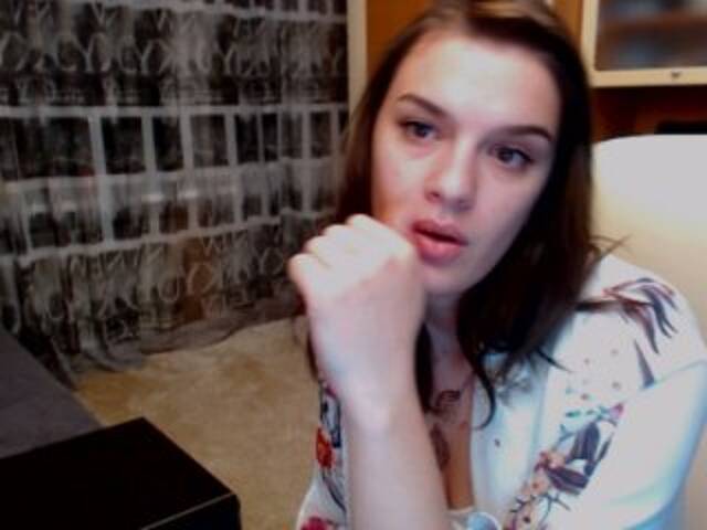 Captures d'écran de diffusion KiraHott