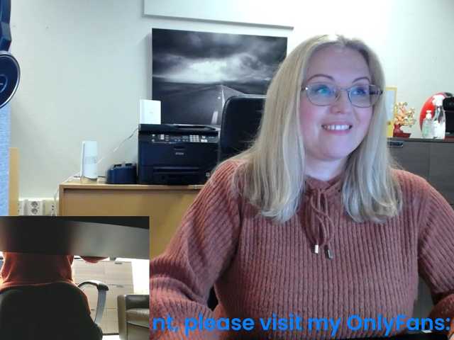 Photos KristinaKesh At the office. Lush ON! Privats welcome!!! 101 tok before pvt! Tips only in public chat matter:) Lush reactiong from 3 tok.