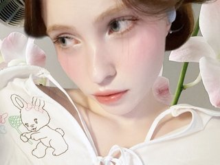 Chat vidéo érotique l1ttle_p0ppy