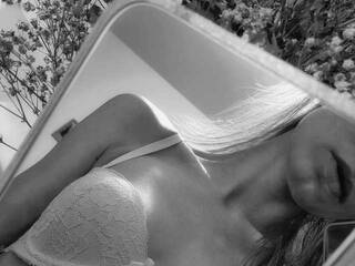 Chat vidéo érotique LeksiAngel