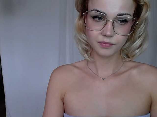 Photos lexieSpicy Sweet and yet dang naughty ;) #innocentface #sweet #petite #glasses #fetish #natural #shorthair #domina #teaser #cfmn #joi #cei #cbt #sph #cucktraining