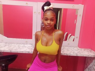 Chat vidéo érotique littleebonymommy