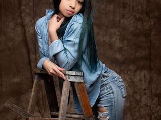 Chat vidéo érotique Littlegirla