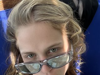 Chat vidéo érotique Littlemolly1