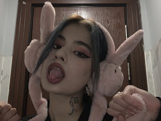 Chat vidéo érotique liya_monster