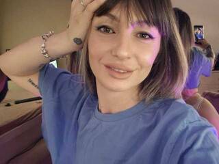 Chat vidéo érotique LolaxCute