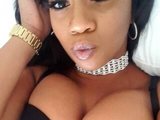 Chat vidéo érotique LovelyMiaB