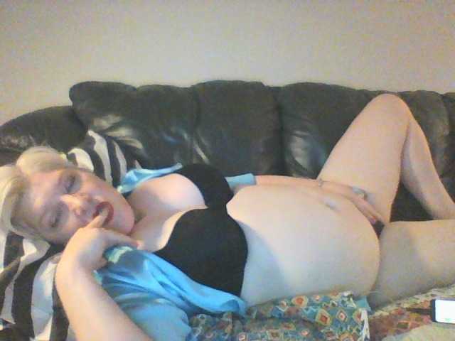 Captures d'écran de diffusion MakeOutBandit