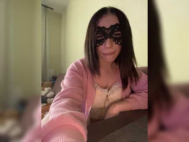 Photos TwE_cherries topic: Hello there) For tokens in private messages, I can only say thank you, tokens only in the general chat) Lovens lvl: 2, 10, 30, 60, 100, 200, 300, 555 ) I do not remove the mask even in private, only beautiful eyes)