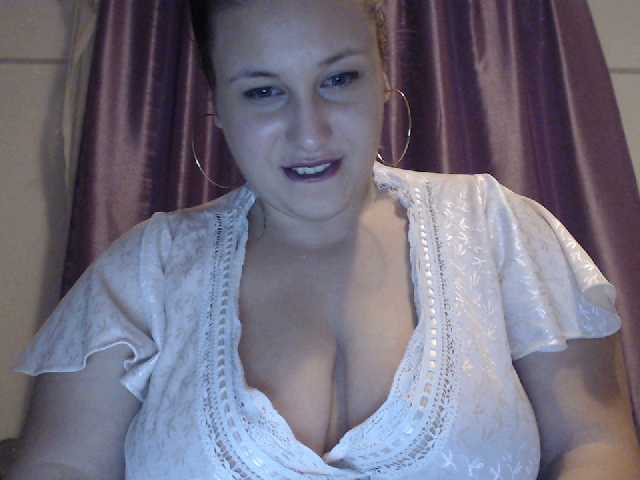 Photos mapetella hello guys! make me smile and compliment me on note tip !!! @222 naked (lovense on)