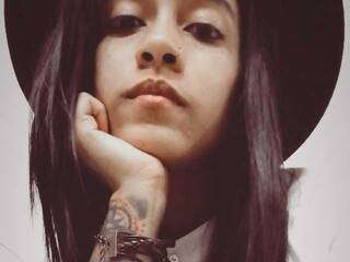 Chat vidéo érotique MegaanBlack