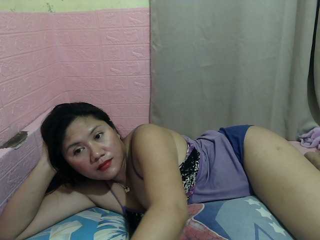 Photos Meggie30 Hello! Welcome to my room let me know what can i do to get you in a right mood!