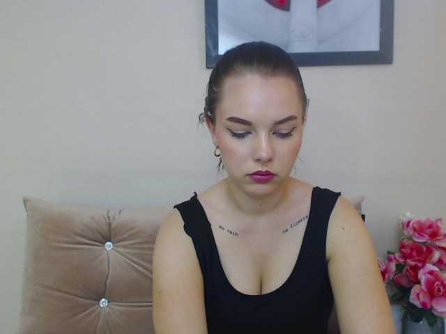 Photos MelannieHot HEY GUYS :) I AM NEW HERE, WHO WANT TO SPEND TIME WITH ME? STAND UP- 20 tks. open ur cam- 30tks