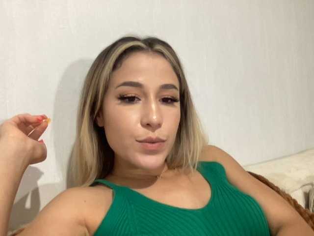 Photos Melyna_ Chaque 500 tokens envoyer en LIVE un album personnalisé pour toi ❤️‍