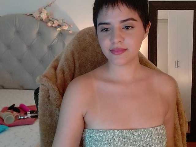 Photos mia-collins Hello guys, happy day to all, I love being a hairy model and I love having a good bush in my pussy, all requests are made using my tip menu