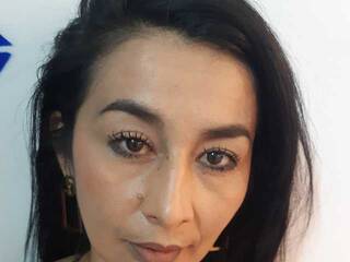 Chat vidéo érotique mia-tits