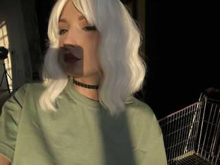 Chat vidéo érotique Miataa