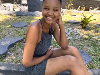 Chat vidéo érotique MilkyBlondie2