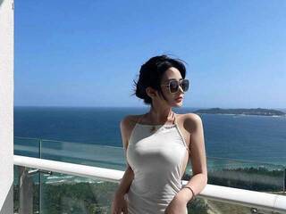 Chat vidéo érotique Mina23ii