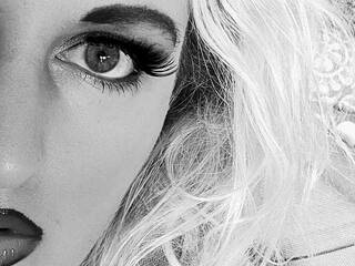 Chat vidéo érotique mindless-doll