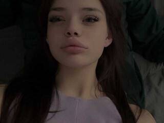 Chat vidéo érotique mini-barbie