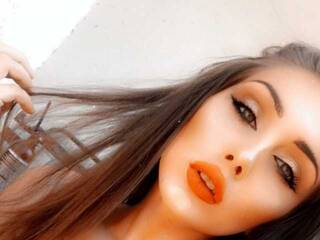 Chat vidéo érotique MiraBOMB